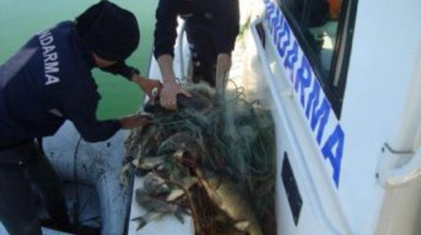 İznik G&ouml;l&uuml;&rsquo;Nde Ka&ccedil;ak Avcılara Operasyon