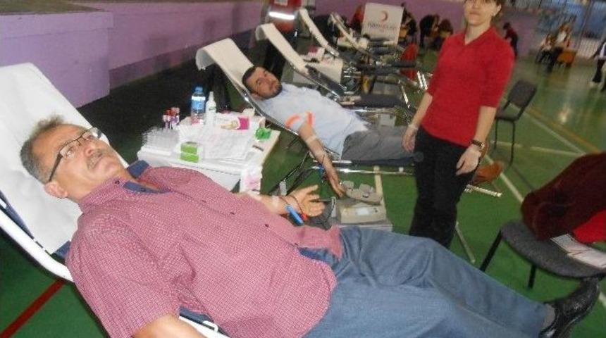 Cumhuriyet Anadolu Lisesi&rsquo;nde Kan Bağışı Kampanyası