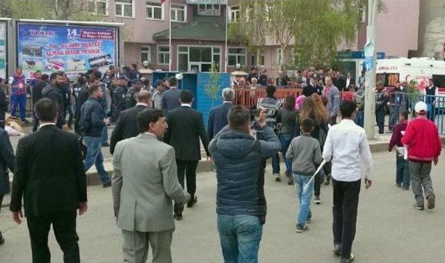 Ağrı Valiliği: Baş&ouml;rt&uuml;l&uuml; Kadın Darp Edilmedi 1