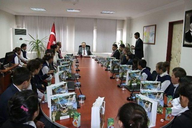 Vali Fidan, “çanakkale Son Kale” Adlı Oyunu Sergileyen Öğrencileri Ağırladı