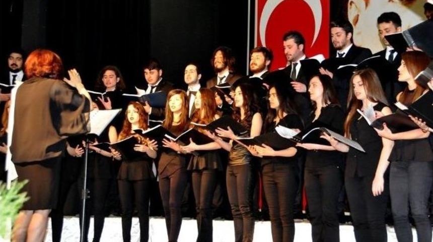 M&uuml;zik &Ouml;ğretmeni Adaylarından 15. Yıla &Ouml;zel Konser