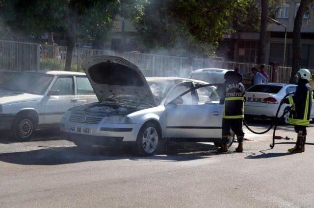 Adana'da Seyir Halindeki Otomobil Yandı