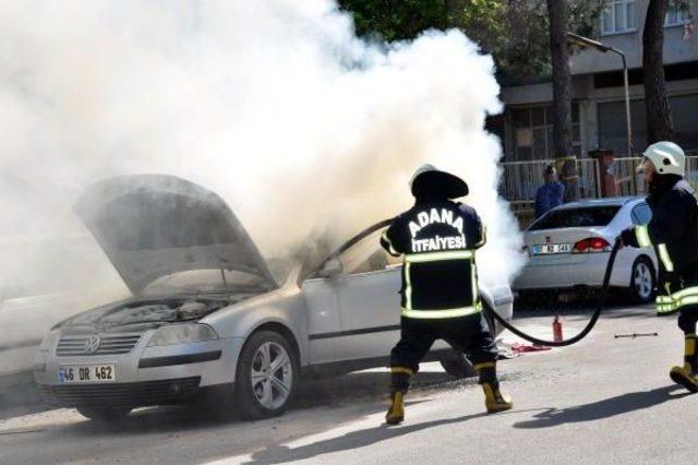 Adana'da Seyir Halindeki Otomobil Yandı