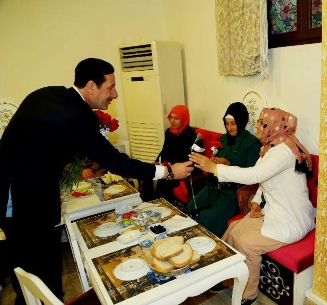 Tok, Fedakar Anneleri Ağırladı