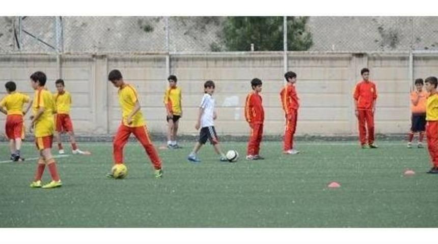 Yeni Malatyaspor Futbol Okulu Yıldızlarını Arıyor