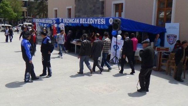 Erzincan’da Polis Eşlerinden Gıda Kermesi