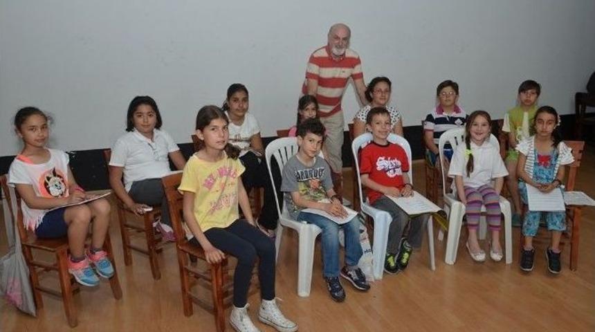 Fo&ccedil;a Belediyesi &Ccedil;ocuk Korosu K&uuml;&ccedil;&uuml;k Solistler Yetiştirecek