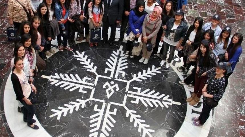 &Uuml;niversite Adayı &Ouml;ğrenciler Ar&uuml;&rsquo;ye Hayran Kaldı