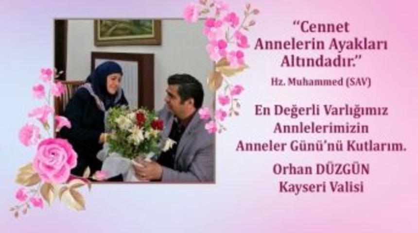 Vali Orhan D&uuml;zg&uuml;n Annelerin G&uuml;n&uuml;&rsquo;n&uuml; Anlamlı Bir Fotoğrafla Kutladı