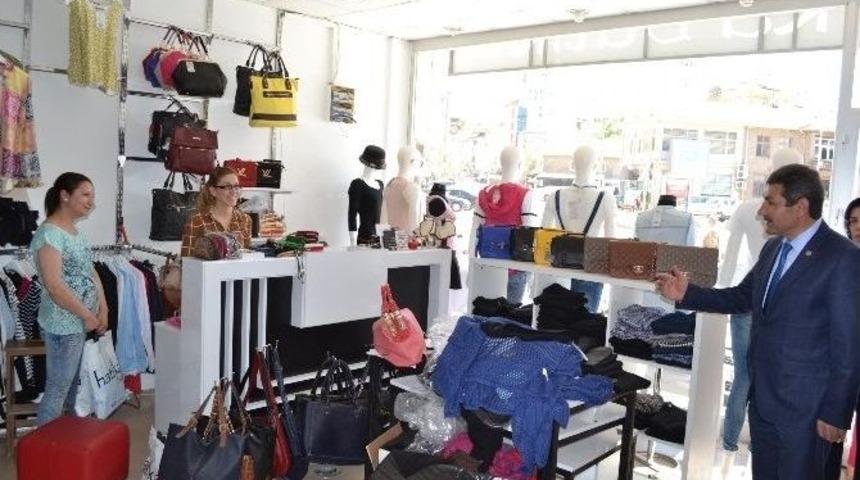 Ak Parti Milletvekili &Uuml;r&uuml;n Sandıklı&rsquo;ya &Ccedil;ıkarma Yaptı