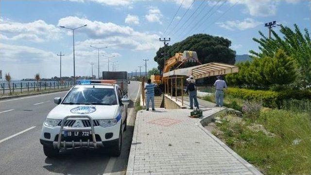 Aşırı Rüzgar Sundurmayı Uçurdu