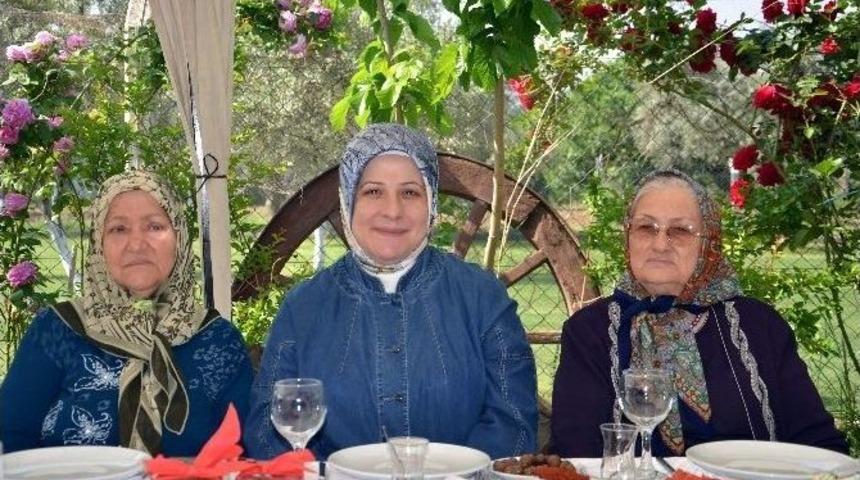 Anneler G&uuml;n&uuml;&rsquo;nde Şehit Ailelerine Vefa