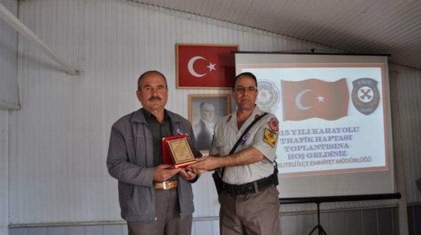 Korkuteli&rsquo;nde "yılın S&uuml;r&uuml;c&uuml;s&uuml;"ne Plaket