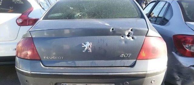 Van’da Bir Otomobil, Uzun Namlulu Silahla Tarandı 1