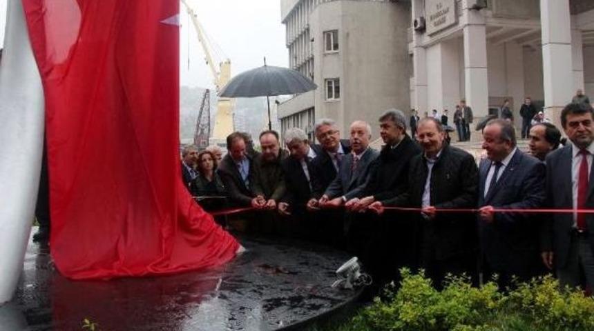 Zonguldak'ta Barış Ve &Ouml;zg&uuml;rl&uuml;k Heykeli