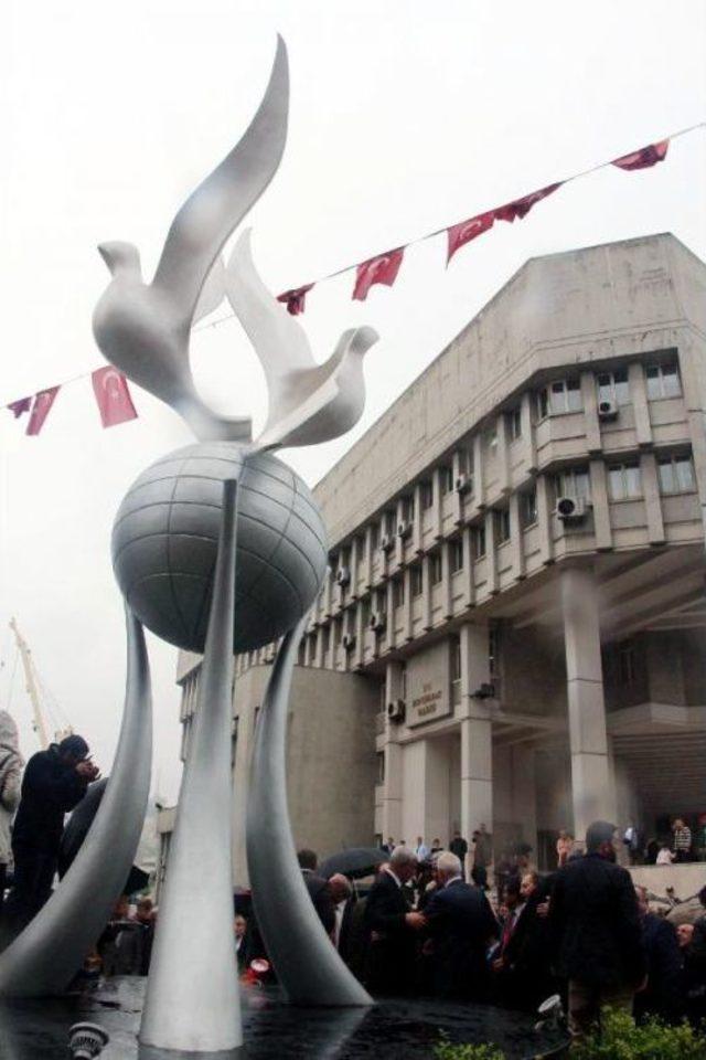 Zonguldak'ta Barış Ve Özgürlük Heykeli