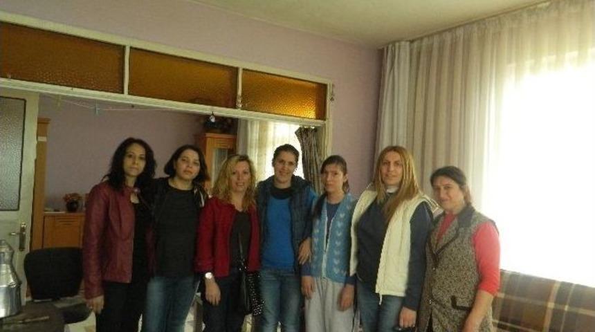 Tsd Kadın Kolları, Trakya Gecesi&rsquo;nden Elde Edilen Gelirle Erzak &Ccedil;antası Dağıttı