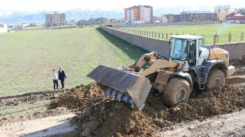 Y&uuml;ksekova Belediyesi Yol &Ccedil;alışmalarına Devam Ediyor