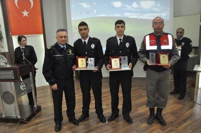 Boz&uuml;y&uuml;k&rsquo;te Yılın S&uuml;r&uuml;c&uuml;s&uuml;ne &Ouml;d&uuml;l Verildi 1