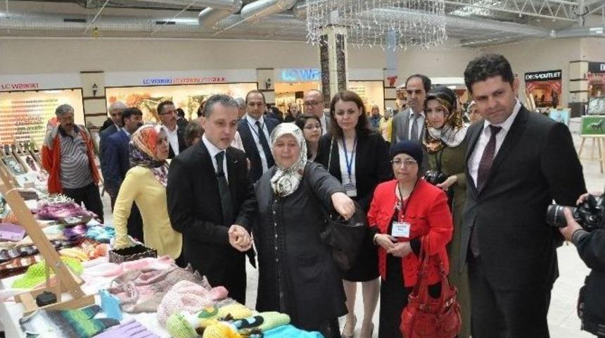 Boz&uuml;y&uuml;k&rsquo;te Toplum Ruh Sağlığı Merkezi El Uğraşı Terapisi Sergisi A&ccedil;ıldı
