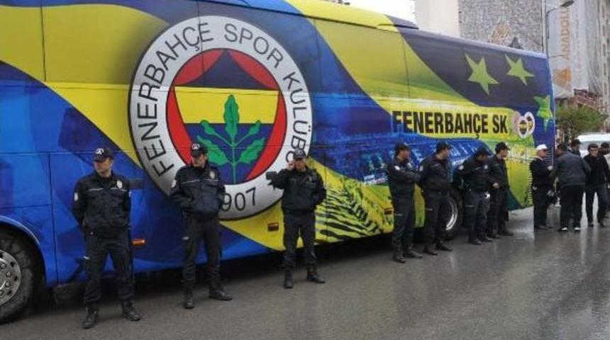 Fenerbah&ccedil;e Kafilesi Sivas'a Geldi