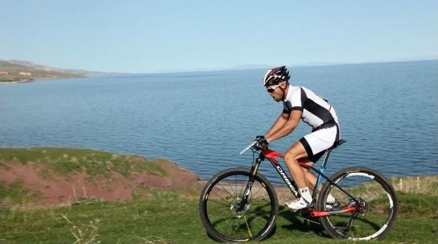 Ahlat&rsquo;ta Dağ Bisikleti Yarışması Başladı