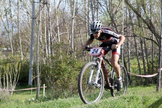 Ahlat&rsquo;ta Dağ Bisikleti Yarışması Başladı 1