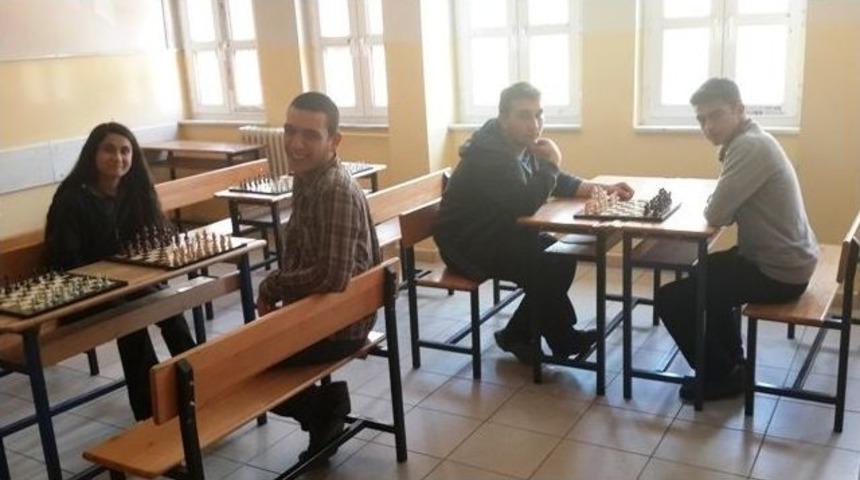 &Ouml;ğrenciler Kıyasıya M&uuml;cadele Etti