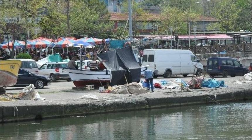 Ak&ccedil;akoca&rsquo;da Ağlar Ve Tekneler Onarılıyor