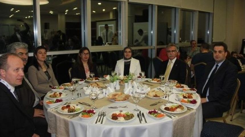 Sempozyuma Yemekli Veda