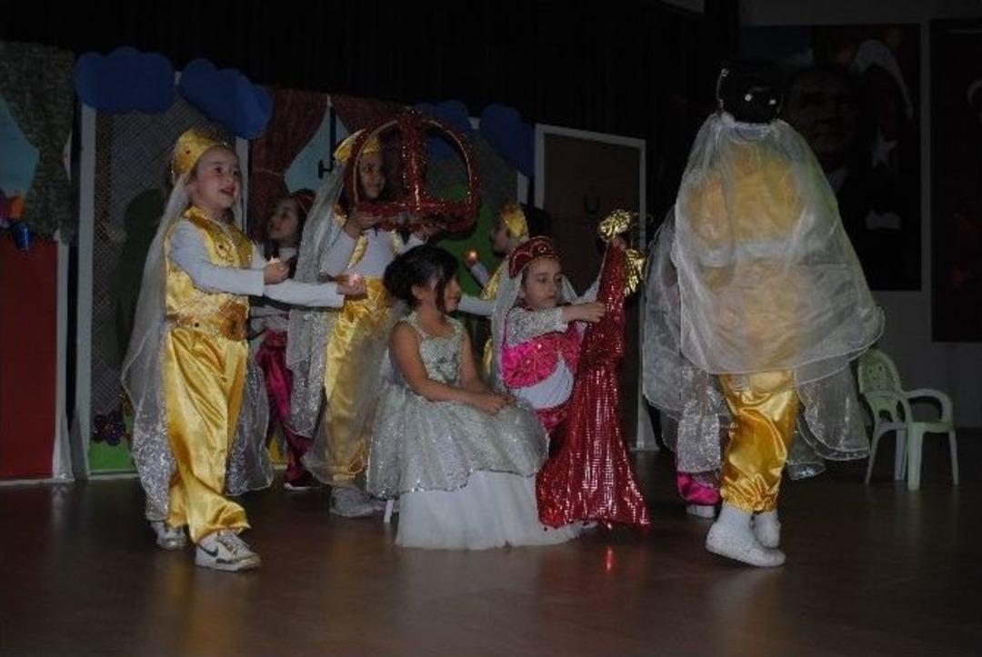 Anaokulu &Ouml;ğrencilerinden Anneler G&uuml;n&uuml; Hediyesi