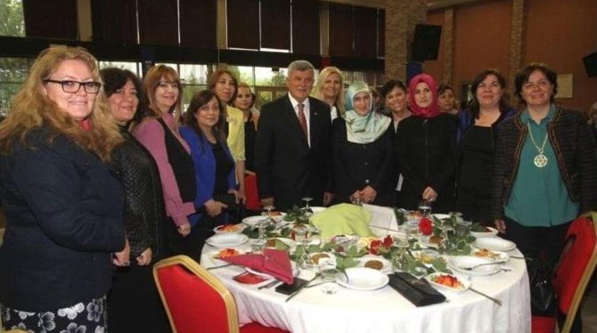 23. Nisan Anneleri Kocaeli&rsquo;de Doyasıya Eğlendi