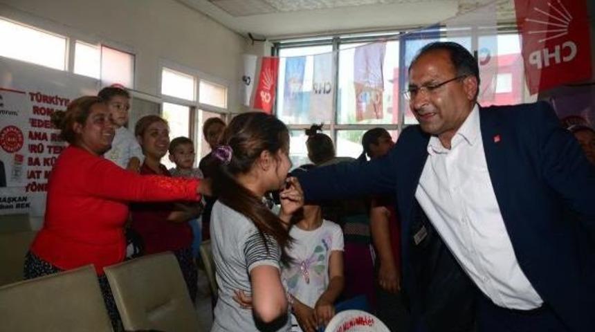 Chp'nin Roman Adayı: Sokakta Y&uuml;r&uuml;rken Utanmayın