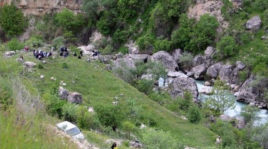 &Ccedil;emişgezek&rsquo;te 18 Yaşındaki Gen&ccedil; Tağar &Ccedil;ayı Suyuna Kapılarak Kayboldu