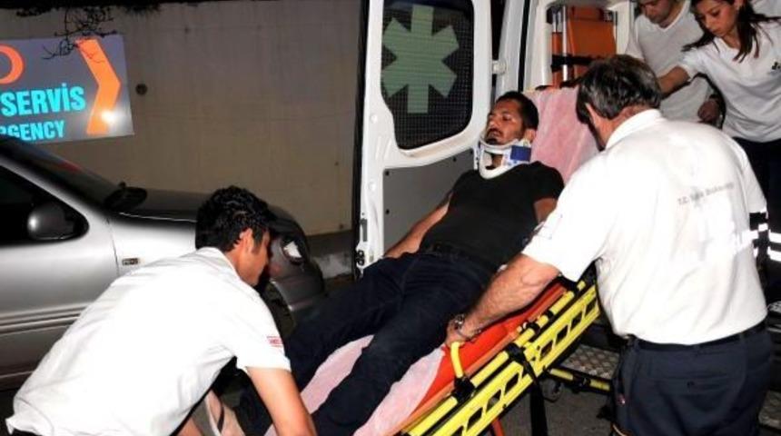 Bodrum'da Minib&uuml;s Ile Taksi &Ccedil;arpıştı: 2 &Ouml;l&uuml;, 3 Yaralı