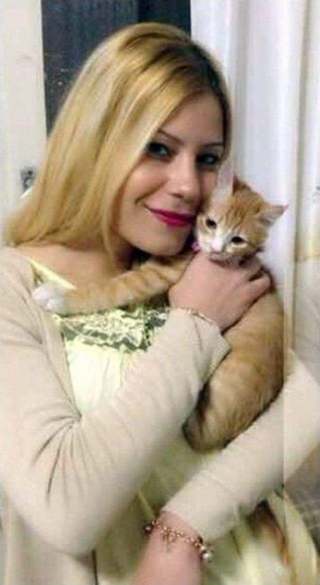 Şiddet G&ouml;rd&uuml;ğ&uuml; İ&ccedil;in Bebeğini D&uuml;ş&uuml;ren Kadın İntihar Etti 1