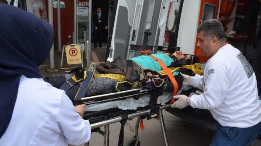 Otomobilin &Ccedil;arptığı Kadın Ağır Yaralandı