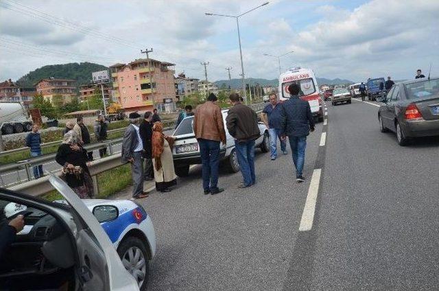 Otomobilin &Ccedil;arptığı Kadın Ağır Yaralandı 1