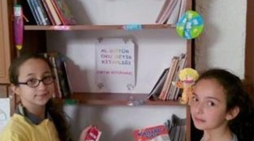 Kitaplar Askıya &Ccedil;ıktı