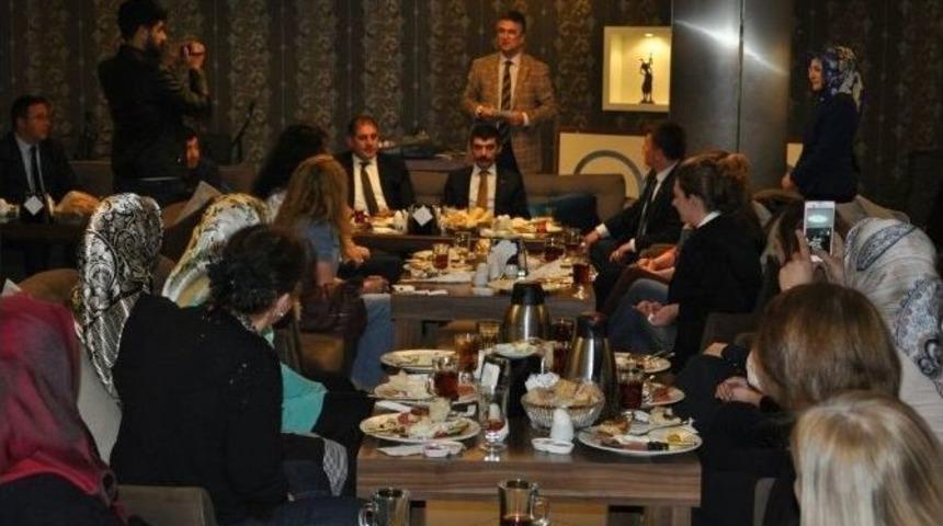 Mhp Adayları Anneler G&uuml;n&uuml; Programında&hellip;