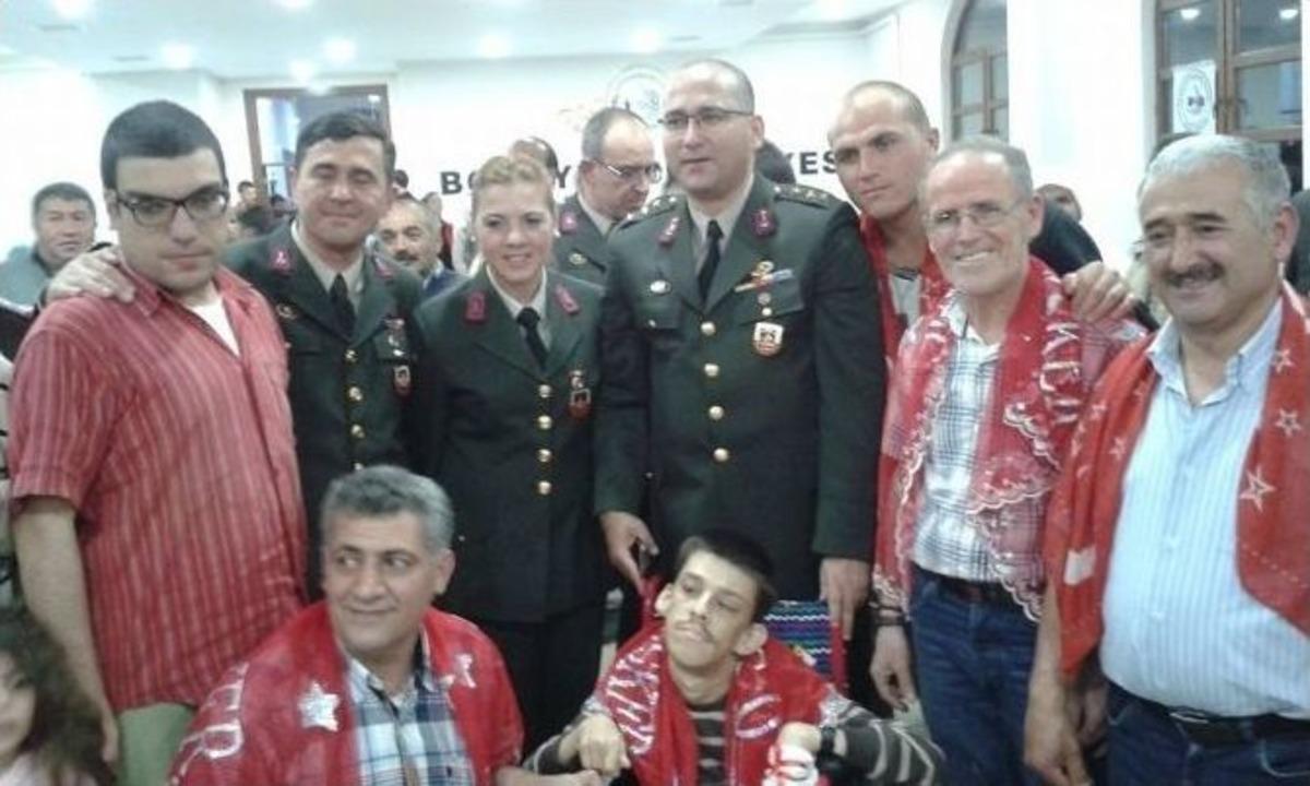 En Anlamlı Asker Kınası Boz&uuml;y&uuml;k&rsquo;te Yakıldı