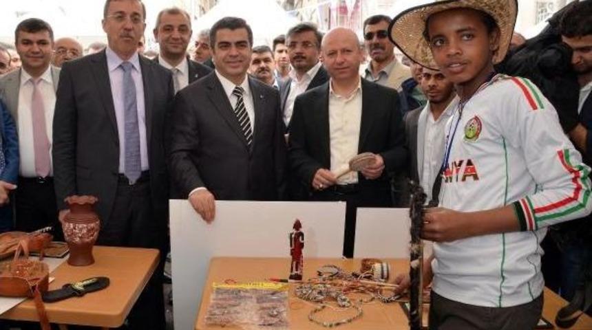 Yabancı &Ouml;ğrenciler K&uuml;lt&uuml;rlerini Kayseri&rsquo;De Tanıttı