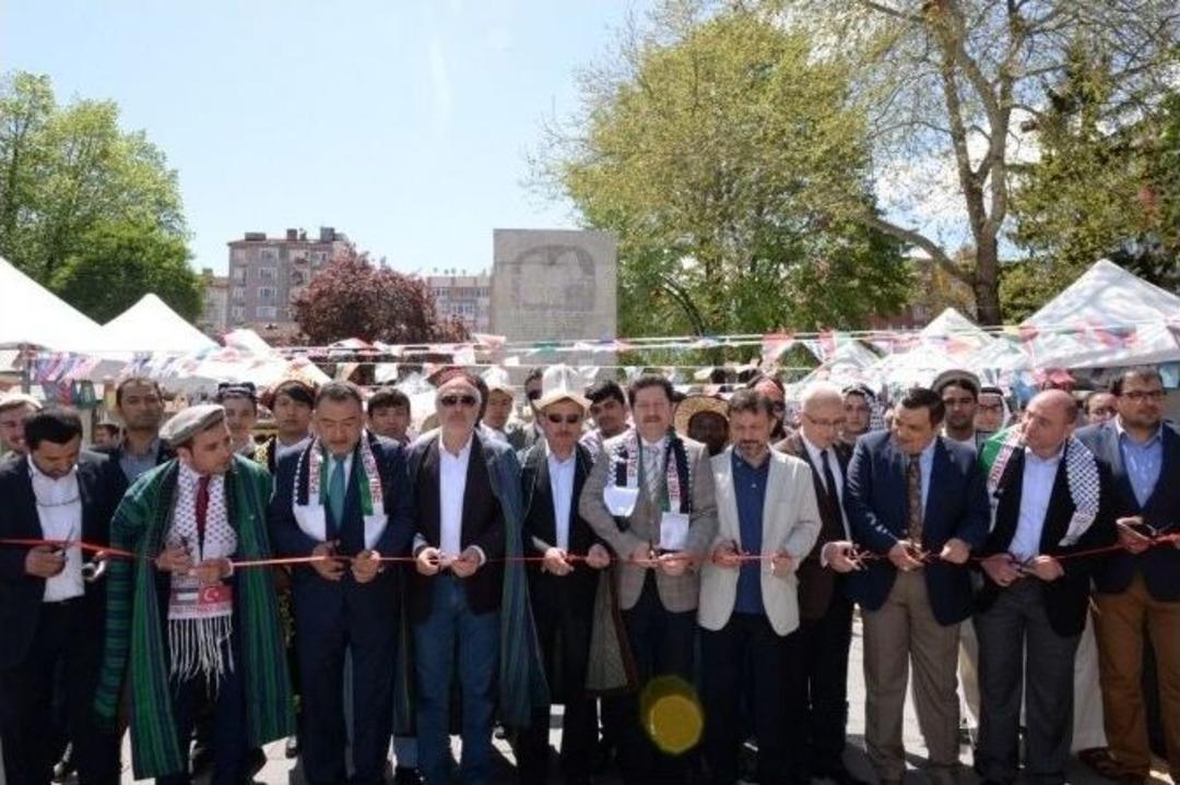 K&uuml;tahya&rsquo;daki &rsquo;uluslararası &Ouml;ğrenci Buluşması&rsquo; Renkli G&ouml;r&uuml;nt&uuml;lere Sahne Oldu