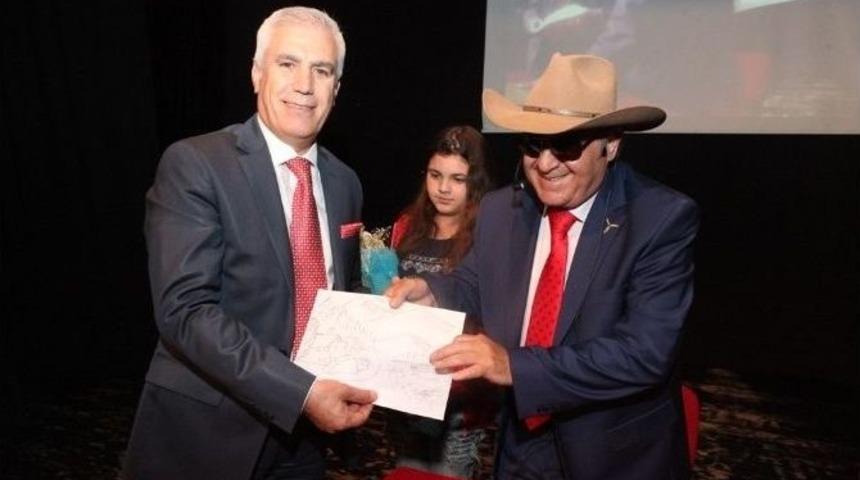 Parmakları G&ouml;zleri Oldu