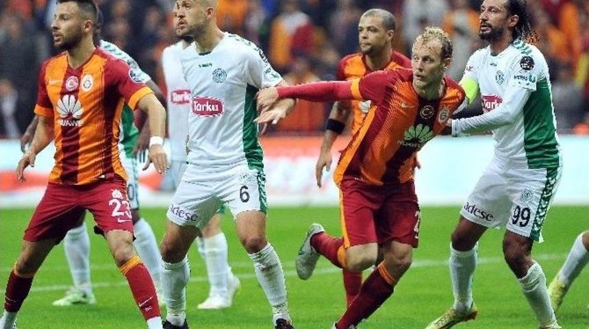 Galatasaray Kalesini Savunuyor