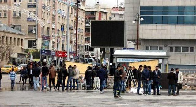 Chp Stand Açınca, Ak Parti Standını Kaldırdı