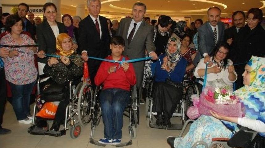 Engellilerin Eserleri Neoplus&rsquo;ta Sergileniyor