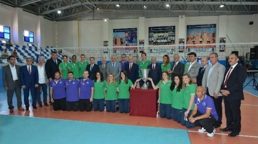 Bakan M&uuml;ezzinoğlu&rsquo;ndan Filenin Sultanlarına Tebrik