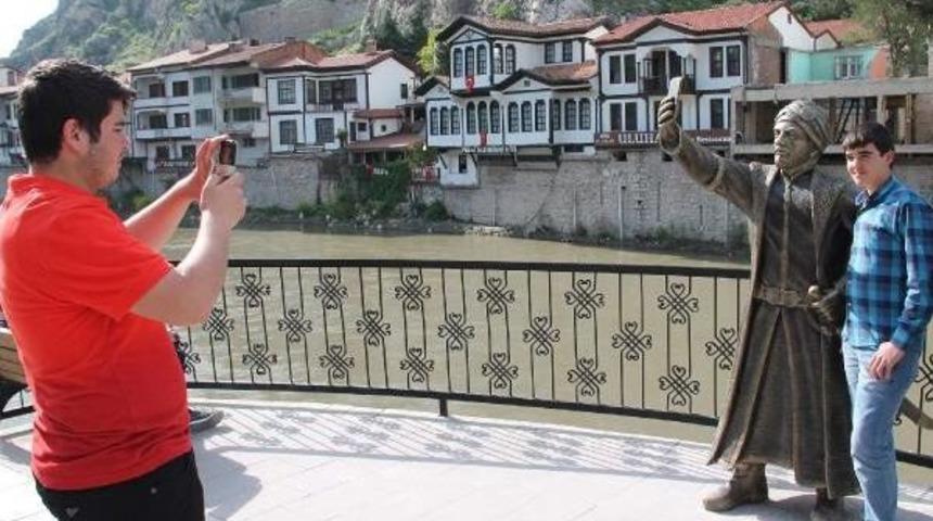 Amasya'da Selfie &Ccedil;eken Şehzade Şaşırttı