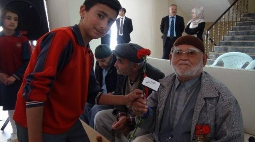 Yerk&ouml;y Reşat Aky&ouml;n İlkokulu &Ouml;ğrencileri Huzurevini Ziyaret Etti